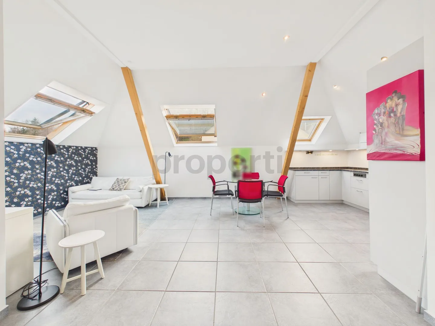 Living above the rooftops of Zurich Exclusive 2.5-room attic apartment with terrace - Photo 4 of 13