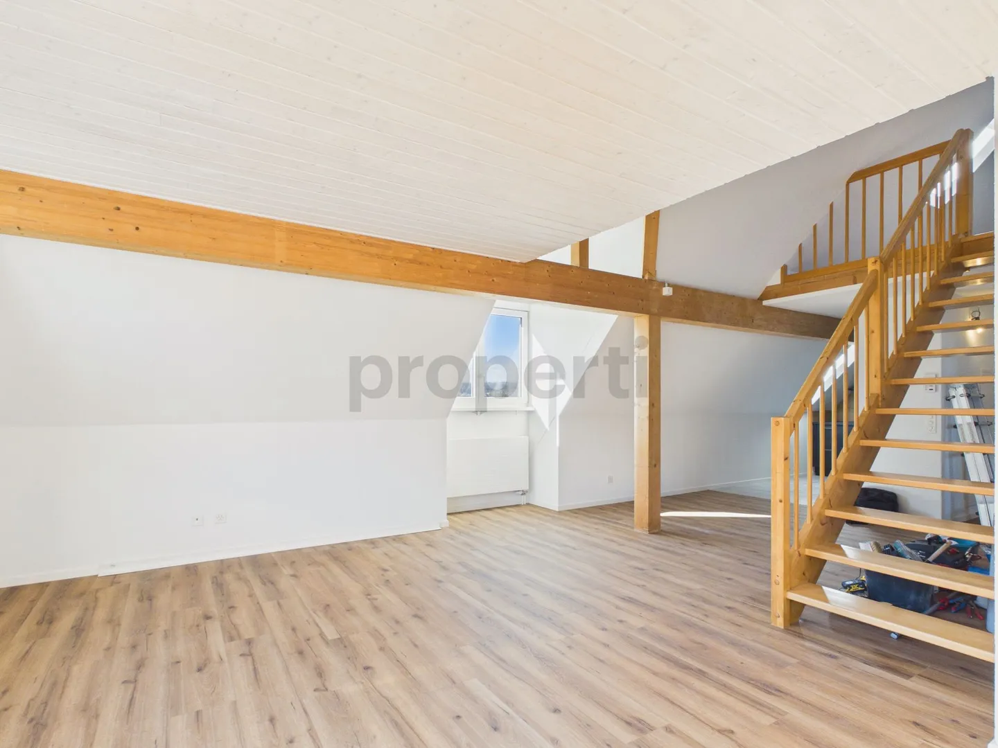 Charmante maisonette de 4 pièces avec charme de grenier à Feuerthalen - Photo 4 sur 10