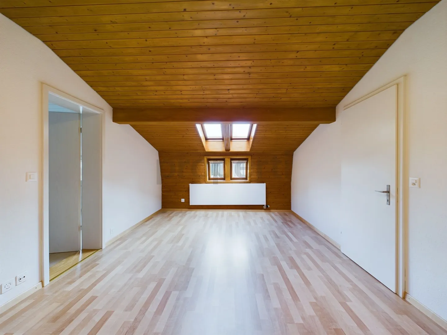 Charmante, rénovée appartement de 4.5 pièces sous les toits à Oberlunkhofen - Photo 5 sur 12
