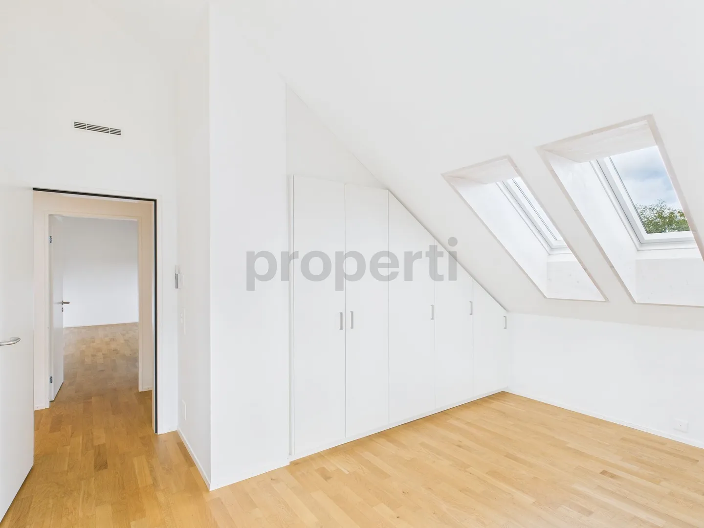 In natura ma comunque situato in posizione centrale, appartamento moderno di 4,5 stanze tranquillo a Opfikon, ZH - Foto 6 di 13