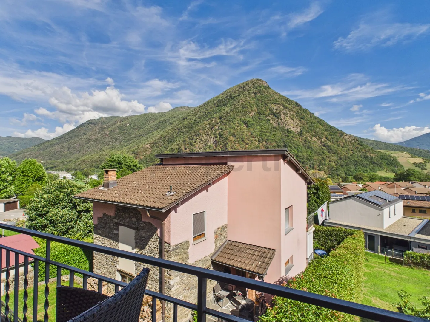Maison unifamiliale avec deux unités d'habitation indépendantes à Mezzovico-Vira, résidence secondaire admise. - Photo 11 sur 13