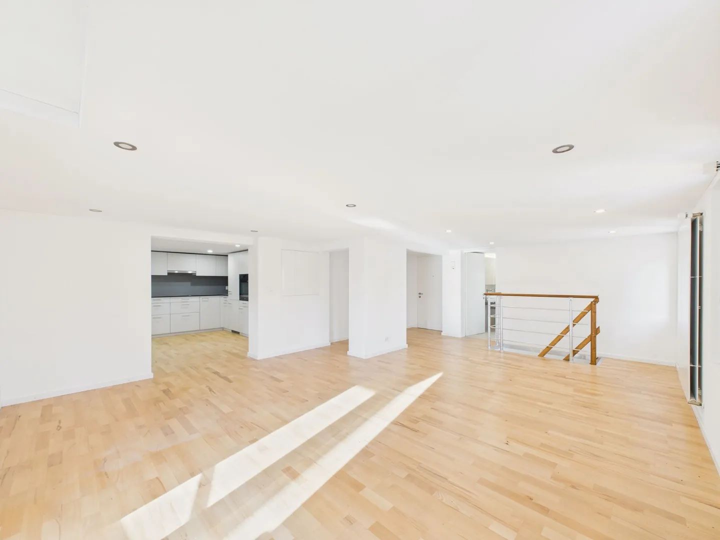 Casa moderna multi-generazionale con tre appartamenti separati in una posizione privilegiata a Goldach (SG) - completamente ristrutturata, soleggiata e versatile - Foto 5 di 13