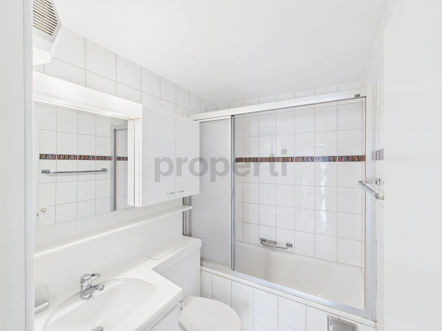 Helle 3-Zimmer Dachwohnung mit Balkon in Bottmingen - Foto 9 von 11