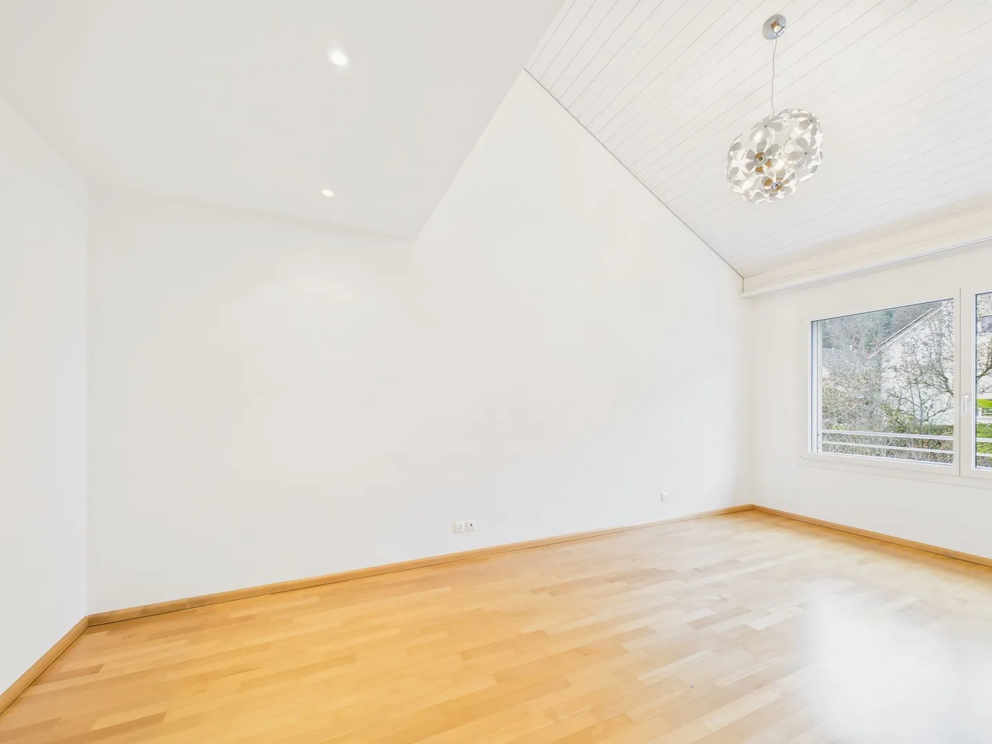 Modern 6.5-Room Single-Family House in Reinach - Photo 6 of 12