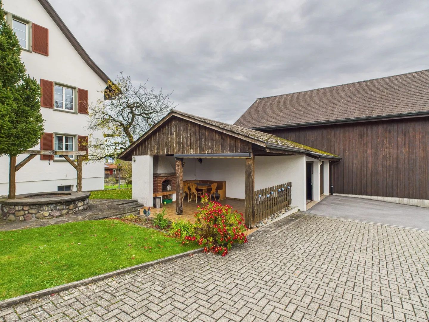 Charming 3.5-room attic apartment with plenty of light and view - Photo 10 of 11