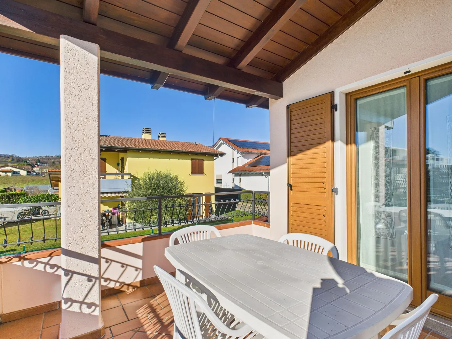 Elegant 7-room villa with large garden in Stabio - Photo 11 of 13