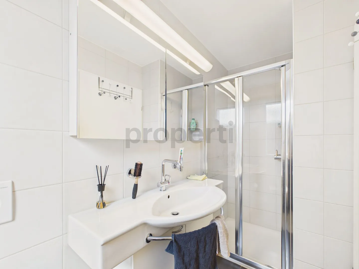 Moderne 5.5-Zimmer Wohnung mit Garten - Foto 9 von 13