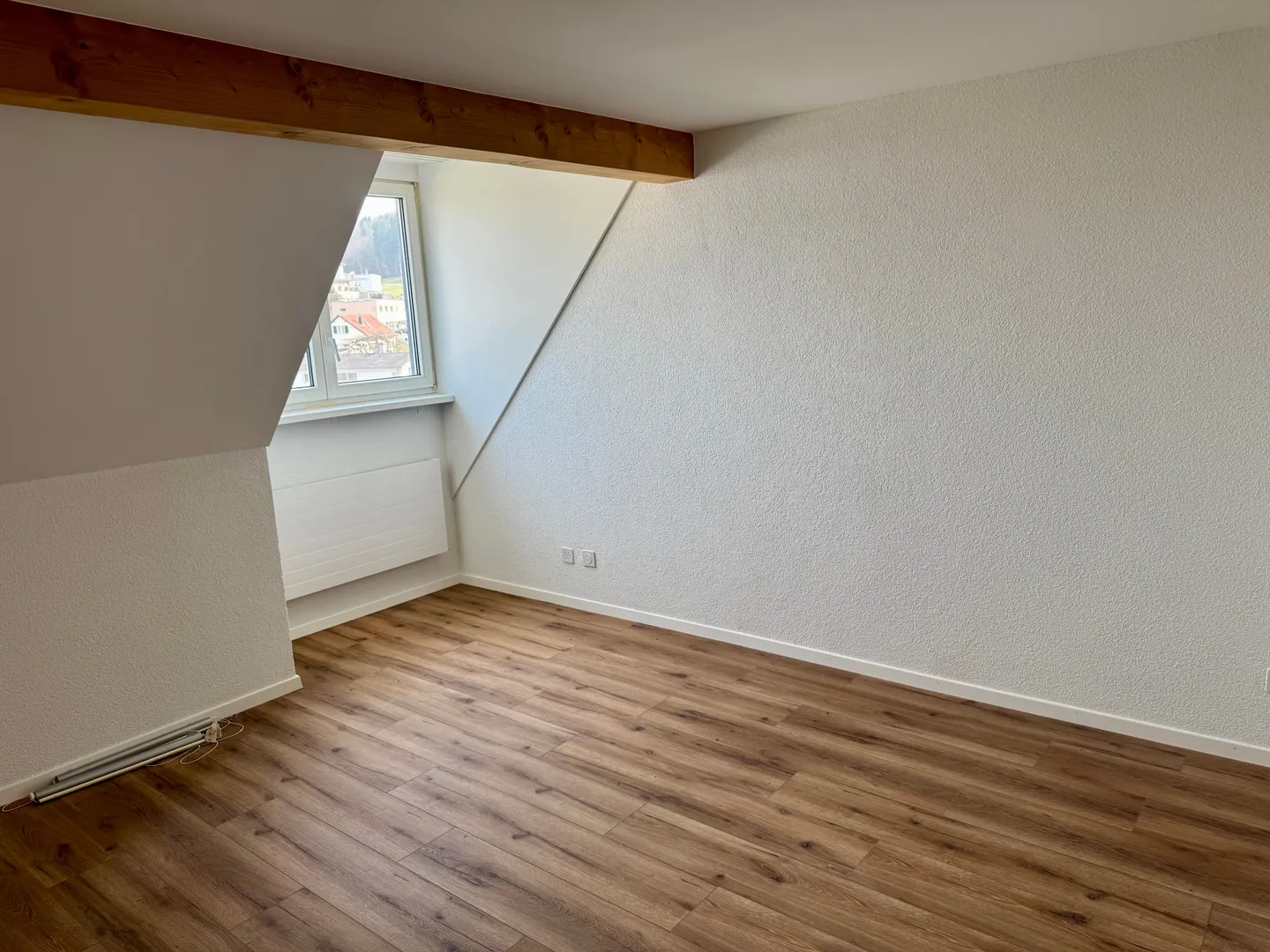 Charmante 4-Zimmer-Maisonette-Wohnung mit Dachgeschoss-Charme in Feuerthalen - Photo 6 of 9