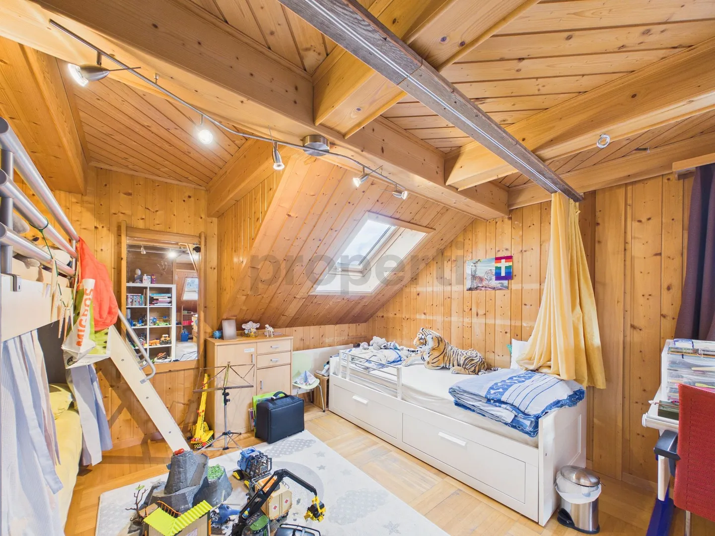 Ruhiges 8-Zimmer-Einfamilienhaus mit Kellerraum, Degersheim - Foto 12 di 13