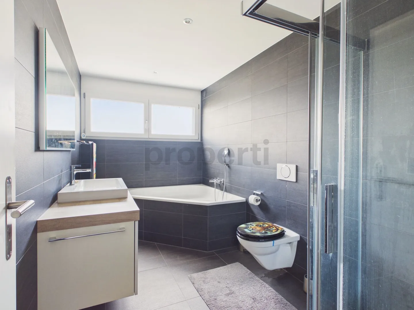 Large and family-friendly semi-detached house - Photo 11 of 13
