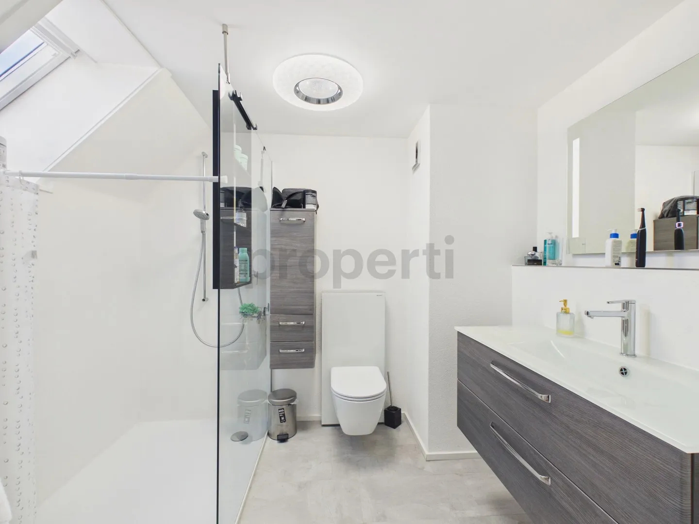 Maison familiale avec beaucoup d'espace, jardin et nombreux extras - Photo 9 sur 13