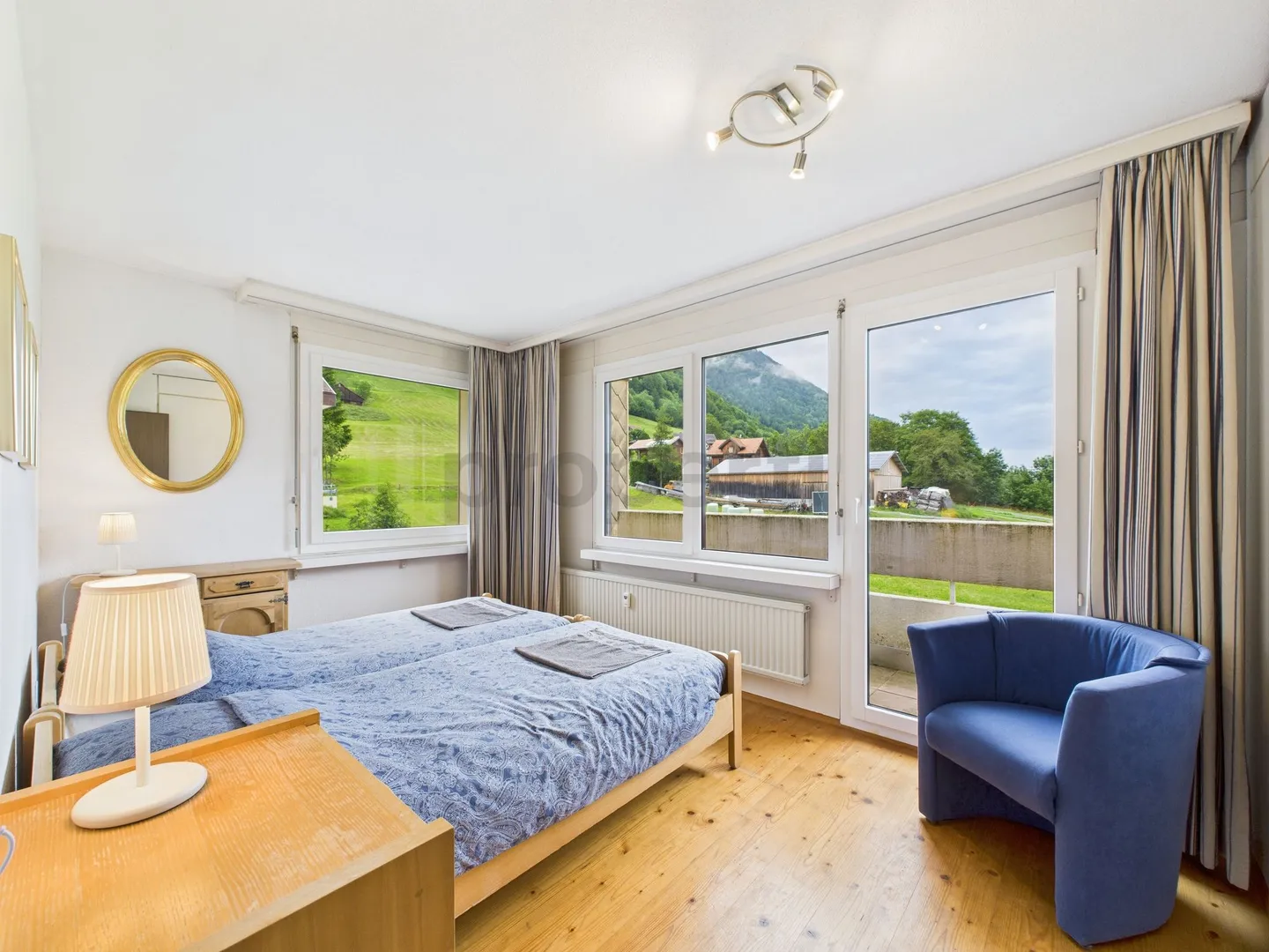 Appartement attrayant de 3 pièces avec vue sur les Alpes, deux espaces de rangement et place de parking en sous-sol à Valens - Photo 7 sur 13