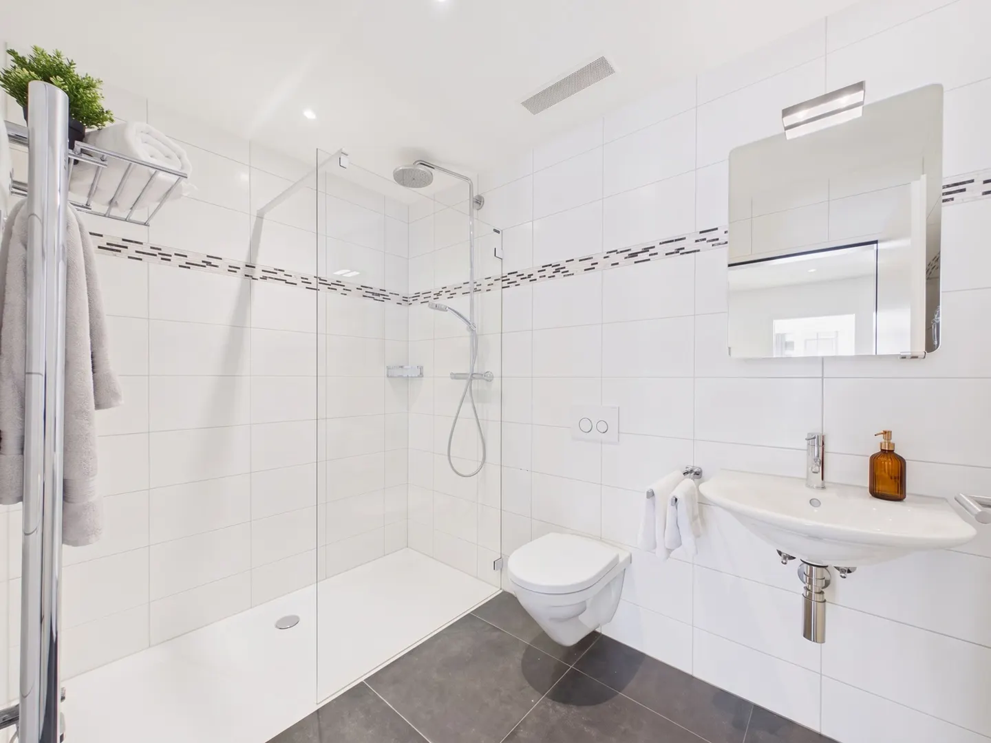 Exclusive 5.5-room apartment in Minergie standard - Photo 12 of 13