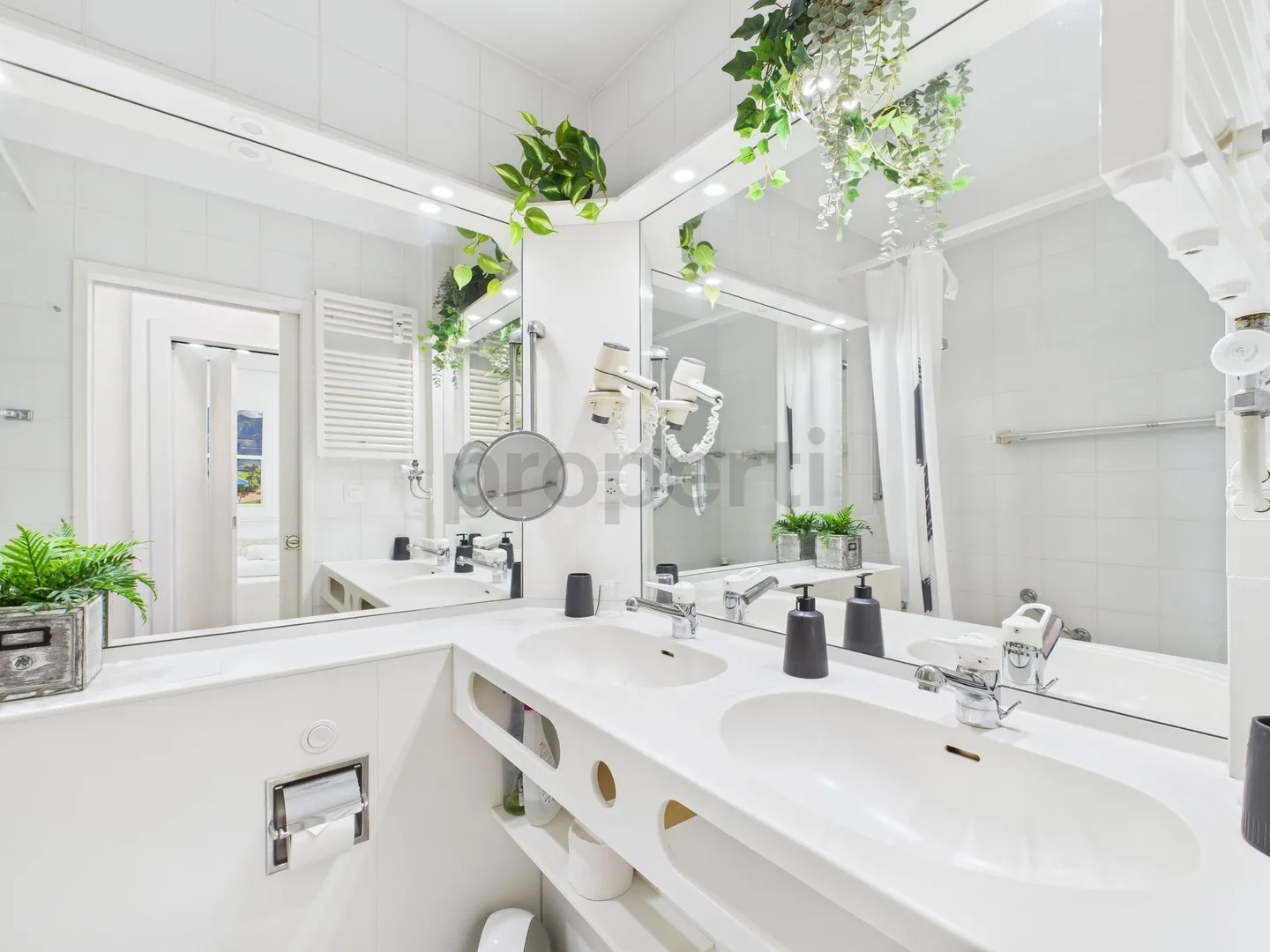 2.5-room apartment with lake view and communal pool - ideal as a primary residence, secondary residence, or investment for short-term rentals! - Photo 6 of 11