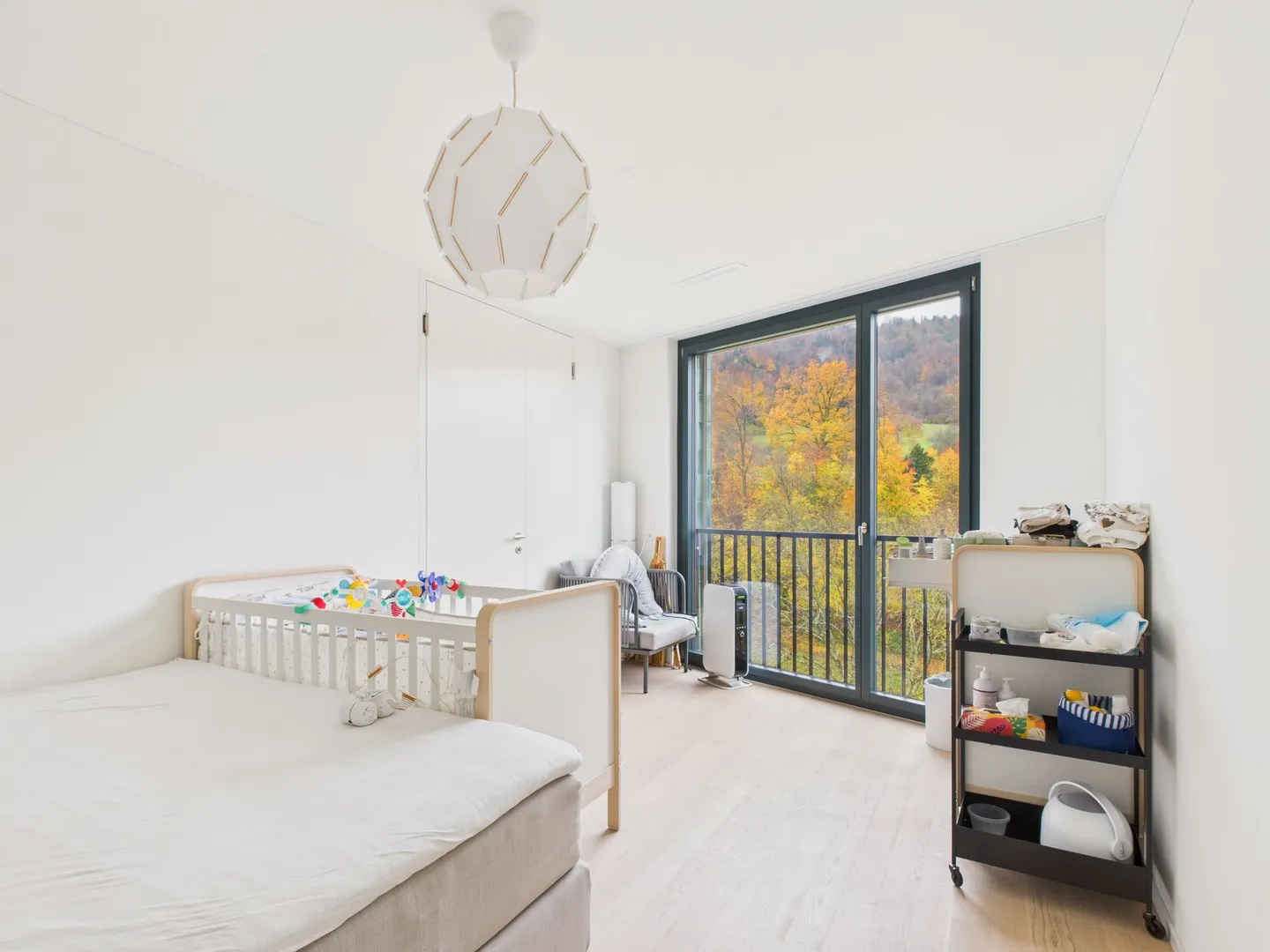 Einzigartige 2.5-Zimmer-Wohnung in Zürich mit Balkon und Garage - Foto 8 von 11