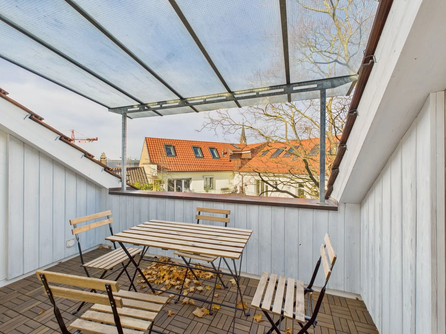 Appartement en attique rénové et ensoleillé de 2,5 pièces avec vue à Bâle - Photo 9 sur 11