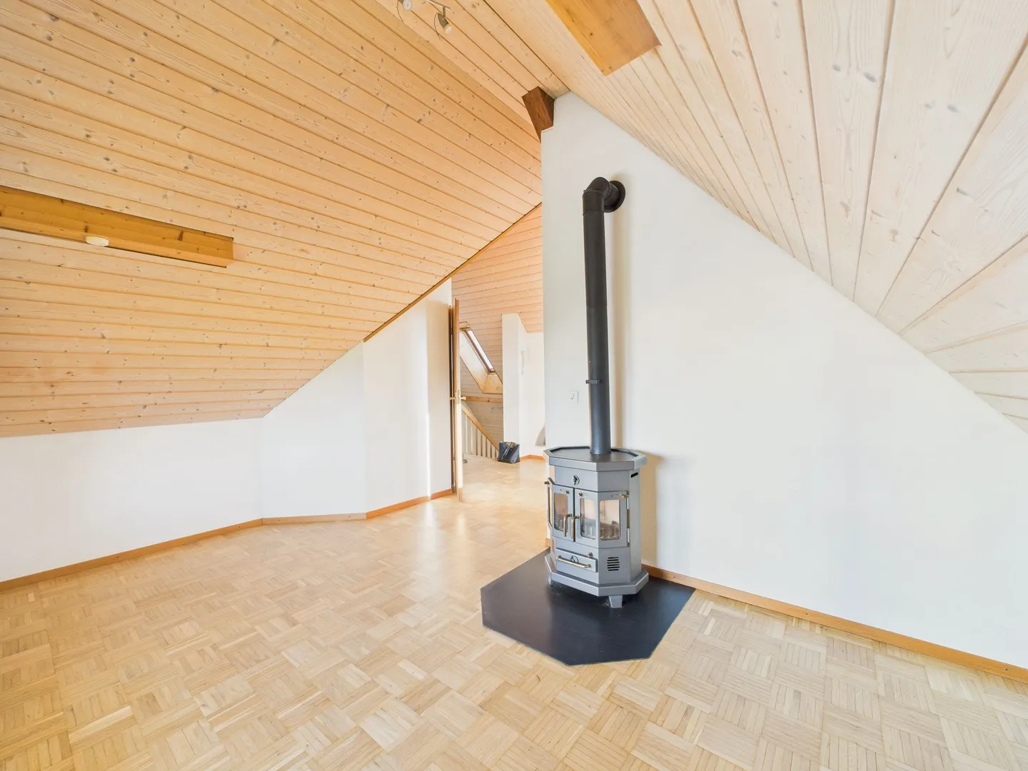 Expérience de vie moderne dans un environnement calme et ensoleillé - Appartement sous les combles de 2,5 pièces à Subingen - Photo 1 sur 9