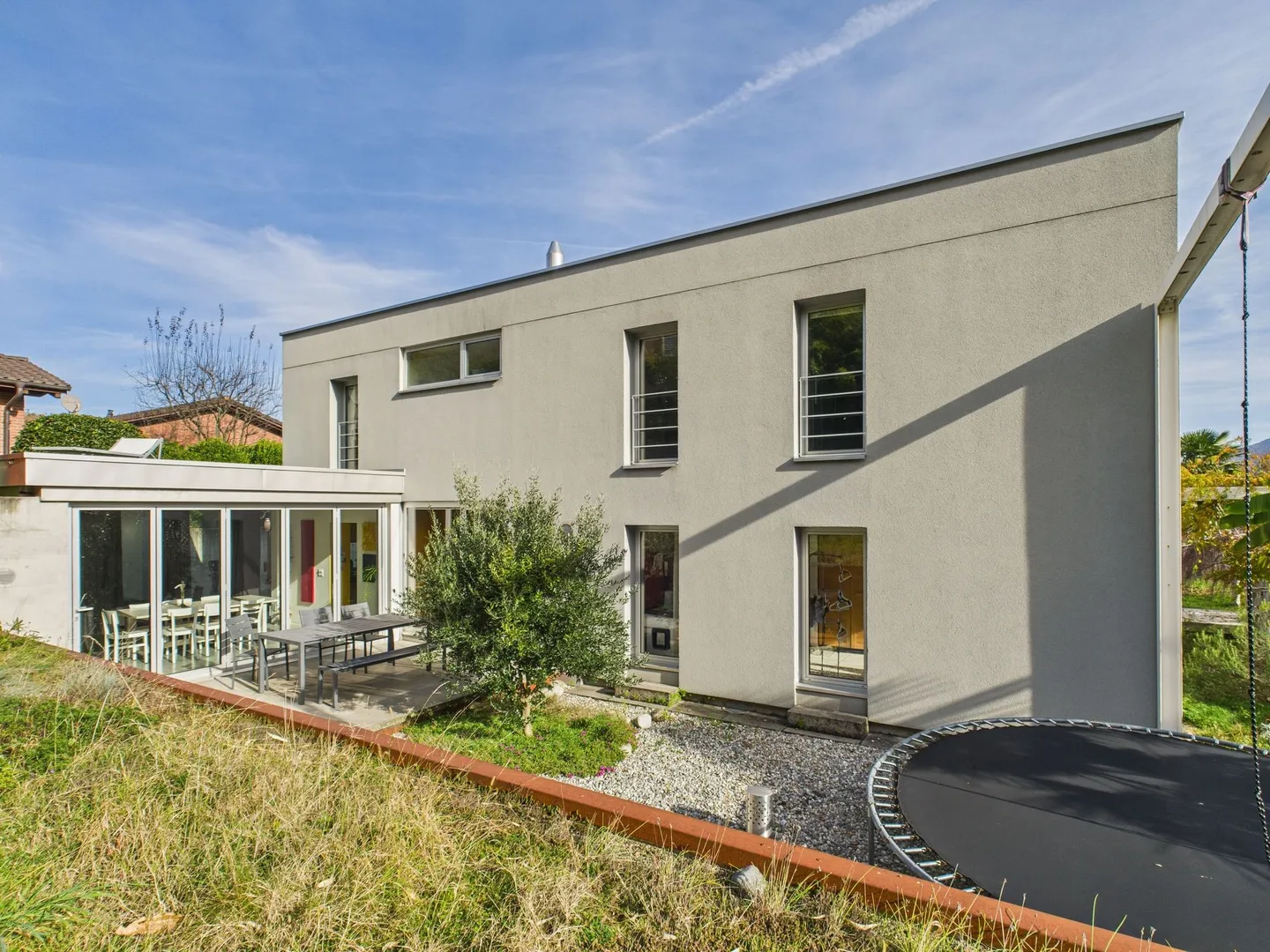 Splendida Villa contemporanea nel verde di Arosio,7 locali comfort, luce e natura in perfetta armonia - Photo 2 of 13