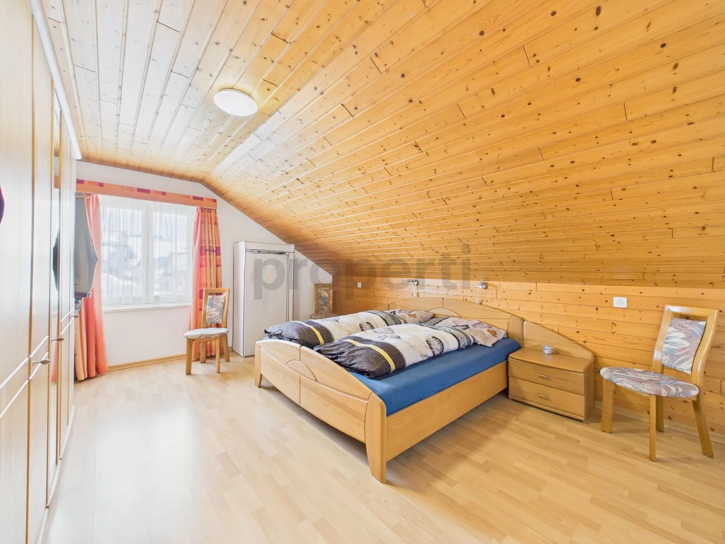 Charming 4-Room Attic Apartment in Fahrwangen - Photo 6 of 13