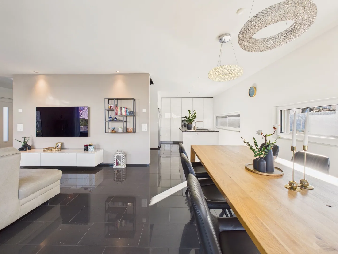 Attraktives Einfamilienhaus mit hochwertigem Ausbaustandard in Subingen, Kanton SO - Foto 4 von 13