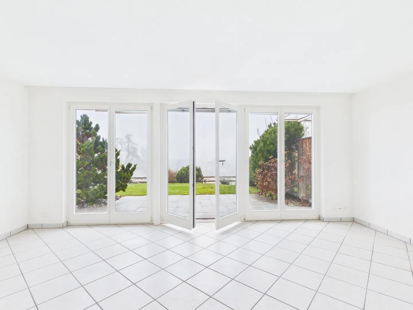 Beautiful 4.5-room single-family house with garden in Ottenbach - Photo 2 of 13