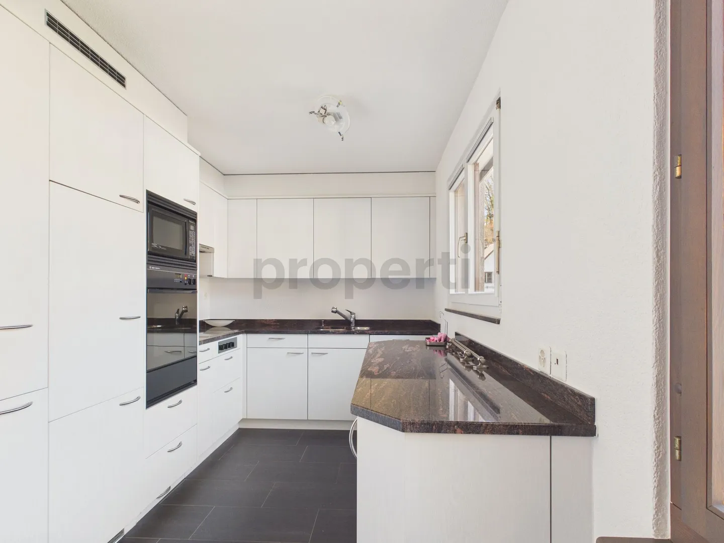 Moderno appartamento di 4,5 stanze con bel balcone - Foto 6 di 13