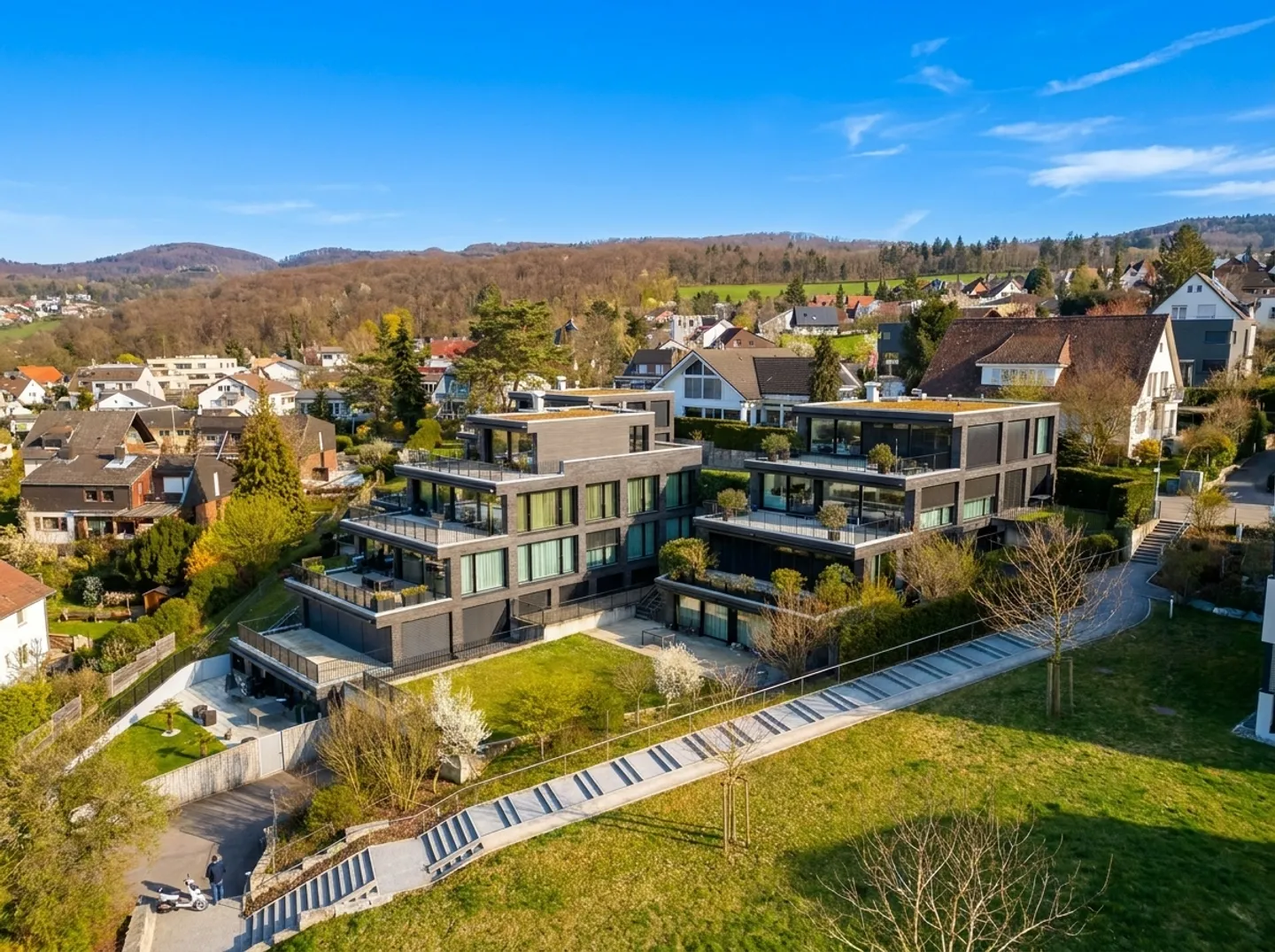 Luxurious 3.5-room terrace apartment with Minergie standard - Photo 1 of 13