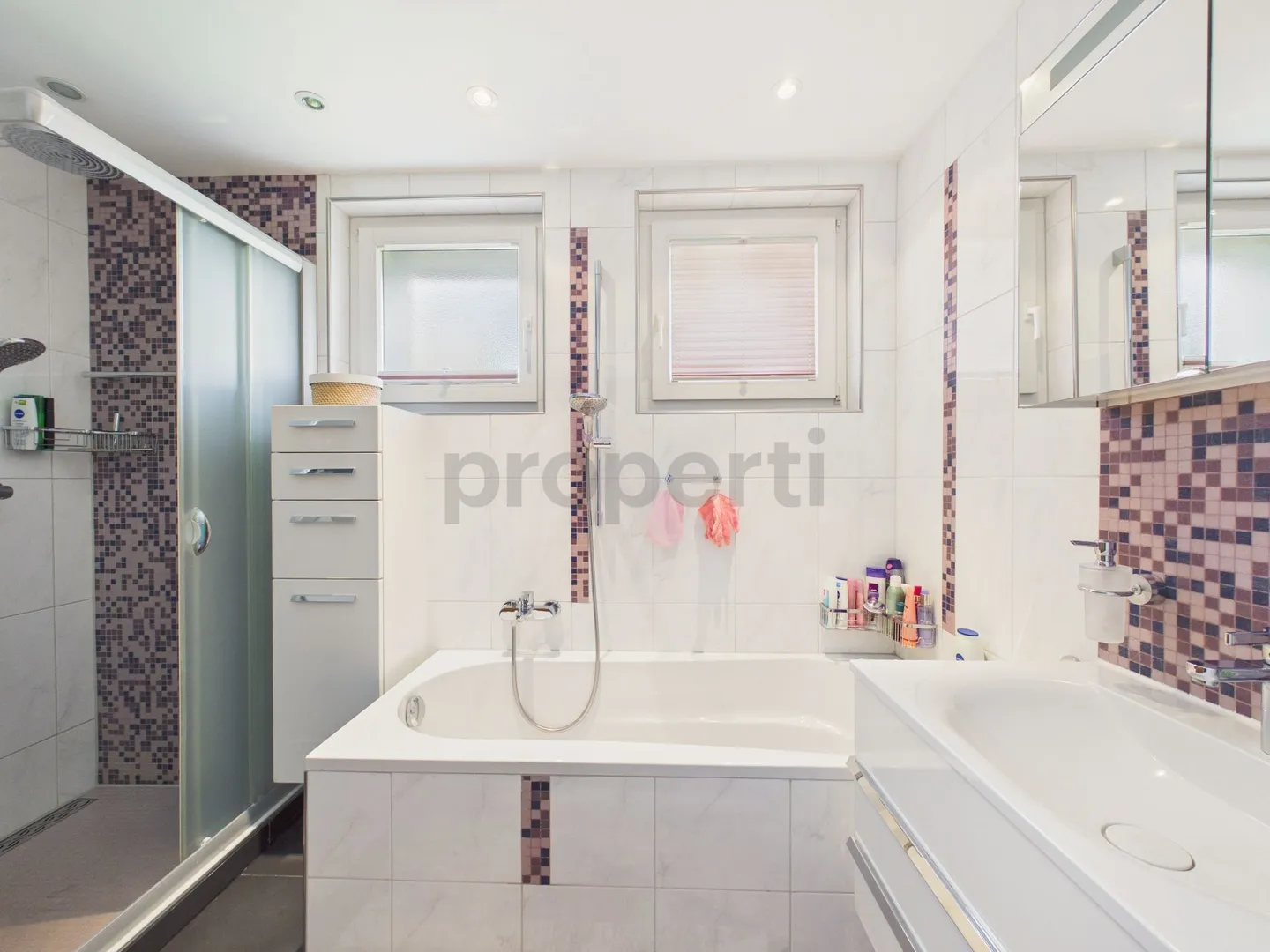 Grosszuegiges 7.5-Zimmer-Einfamilienhaus mit Balkon, Seuzach - Foto 11 von 13