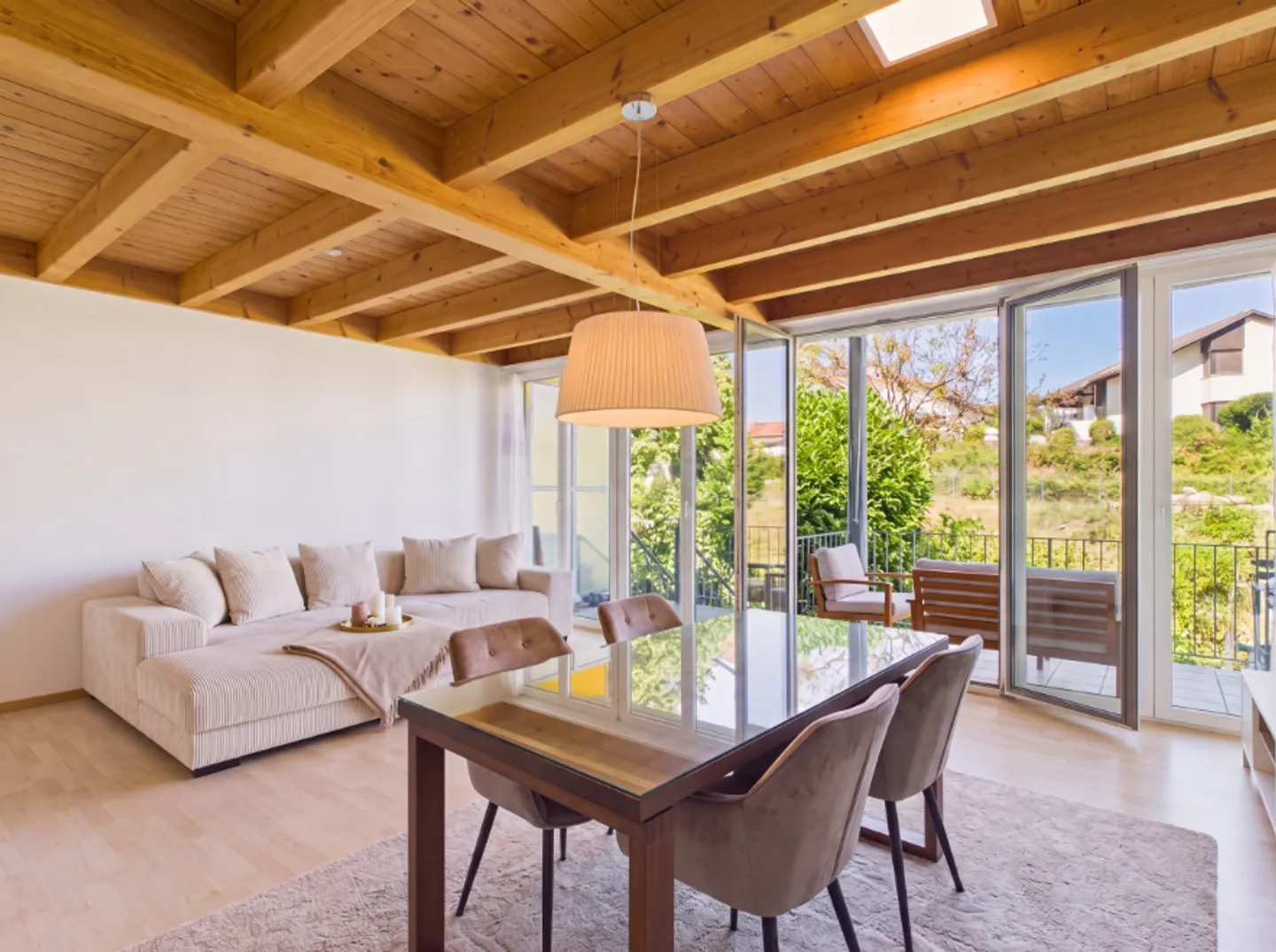 Freshly renovated (2026), ideal room layout and family-friendly location - Photo 1 of 4