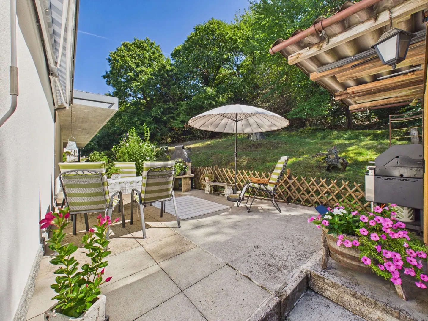 An exclusive oasis with pool and panoramic view - Photo 11 of 13