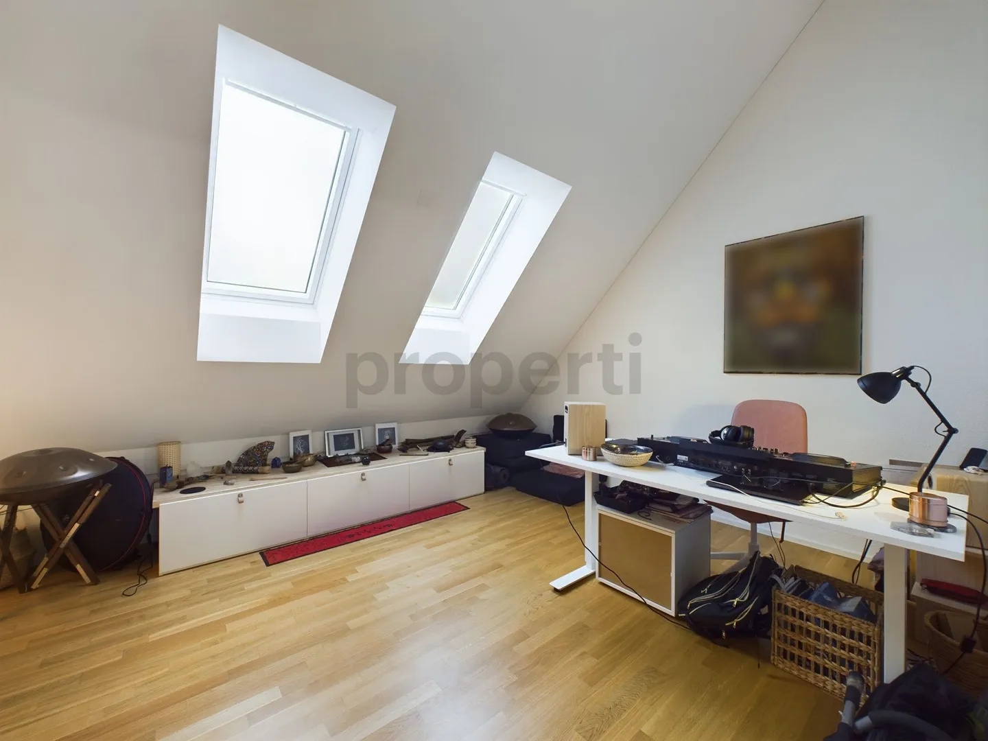 Unique living experience in Ernetschwil - Furnished penthouse with panorama, sauna & design at top level - Photo 7 of 11