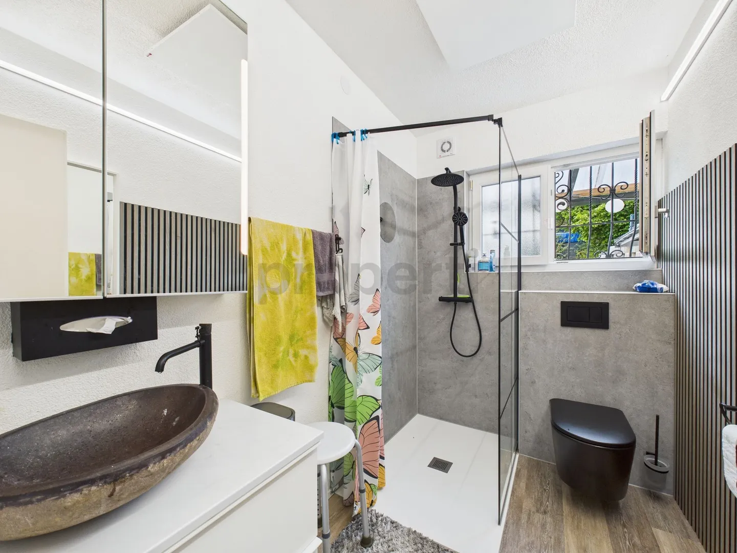 Inviting 6.5-room single-family house with three residential units and large plot in Boppelsen - Photo 8 of 13