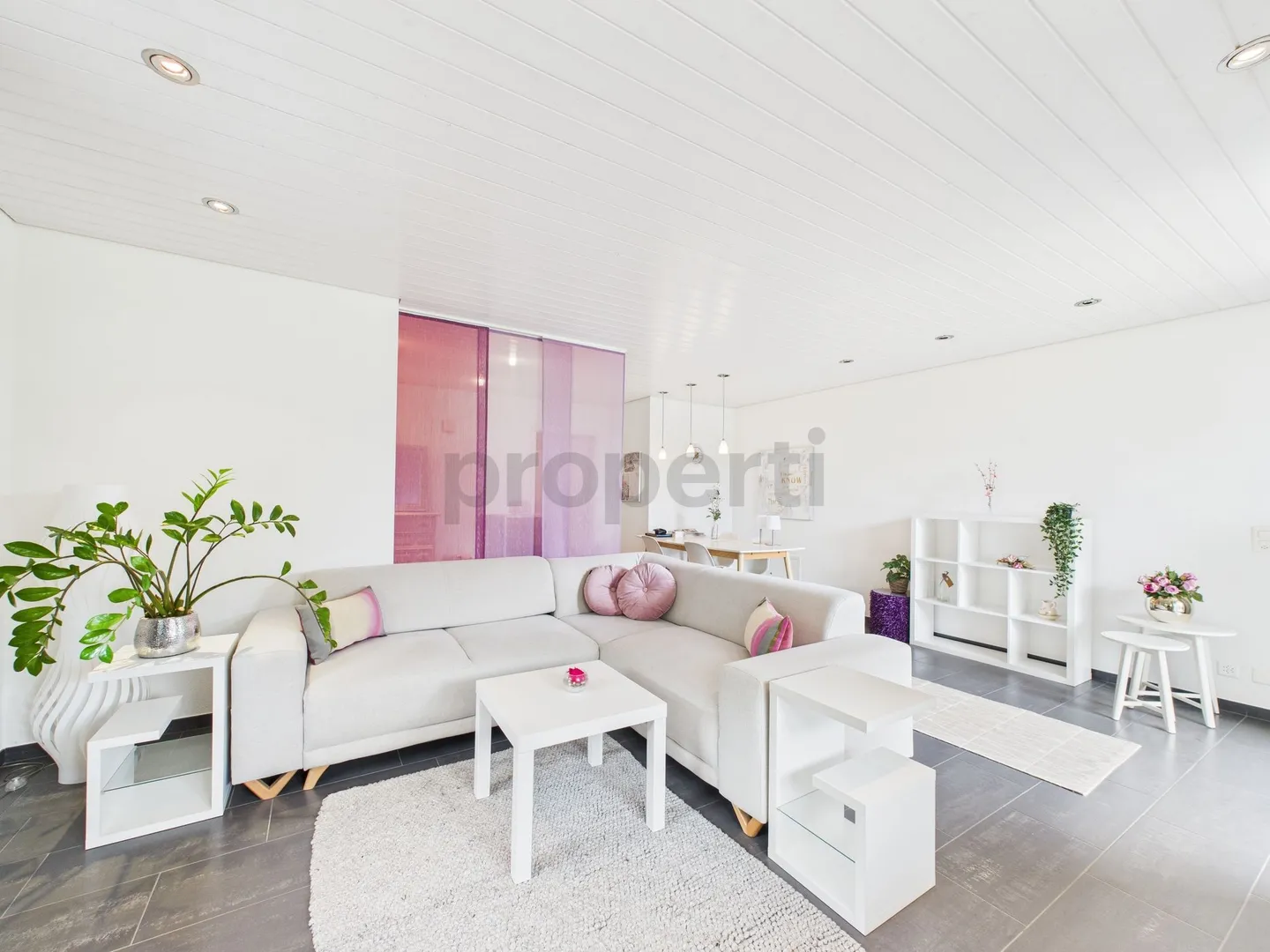 Charming 2.5-room apartment with garden seating area in Niederlenz, AG - Photo 1 of 9