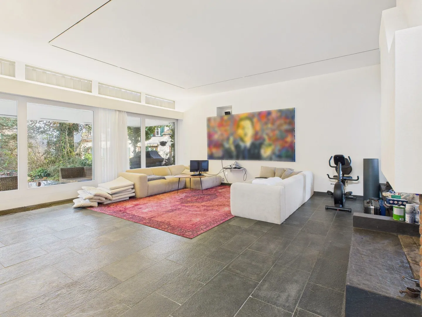 Maison individuelle spacieuse avec une architecture unique dans un emplacement calme de premier choix avec un grand jardin - Photo 4 sur 13