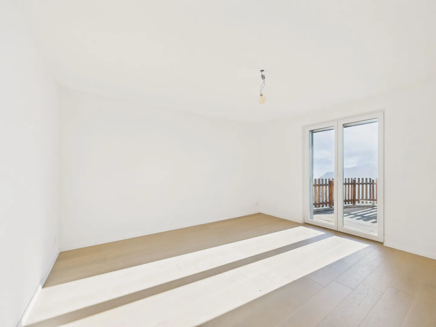 Geräumige und helle 4,5-Zimmer-Wohnung mit großer Terrasse und atemberaubendem Bergblick in Miex, VS. - Foto 5 von 13