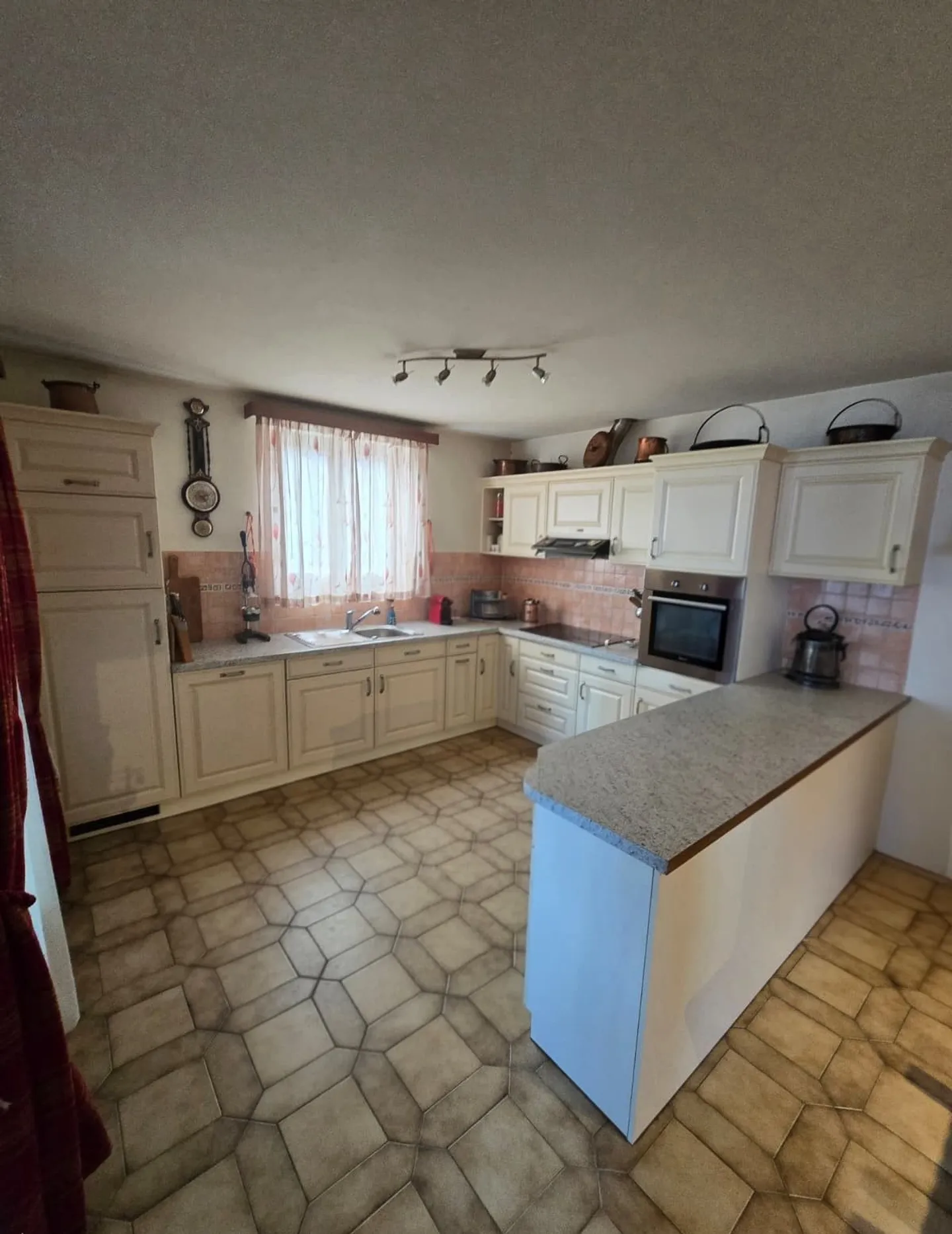 Brissago  Bifamiliare con vista lago, piscina e grande potenziale di sviluppo - Foto 7 von 13