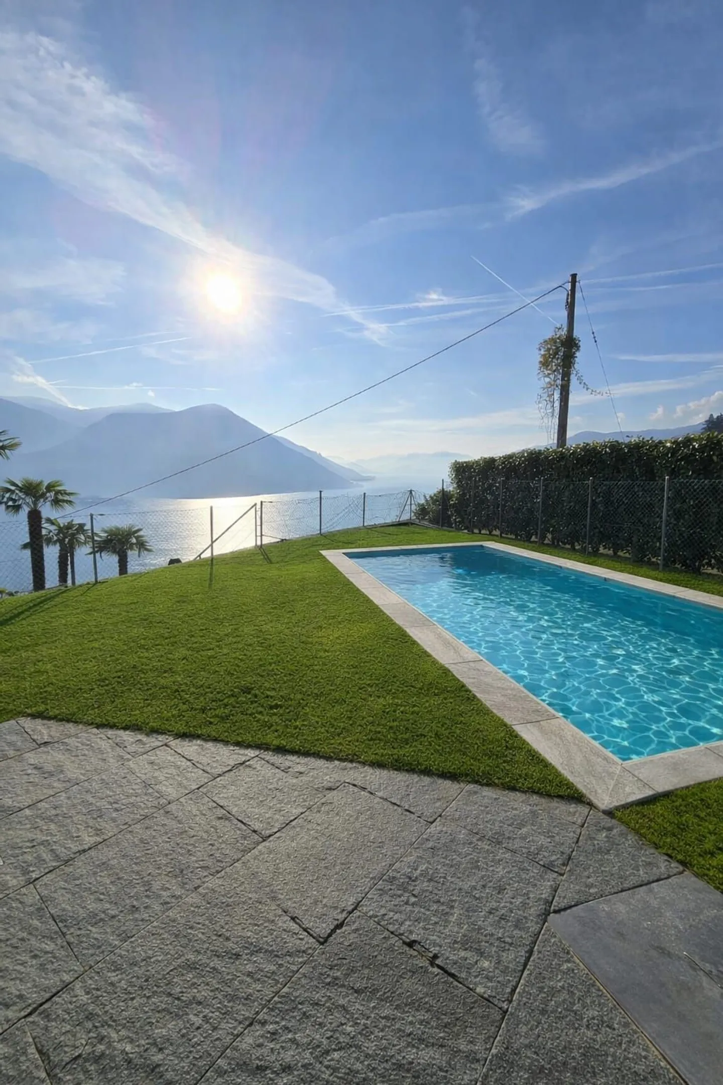 Brissago  Bifamiliare con vista lago, piscina e grande potenziale di sviluppo - Foto 2 von 13