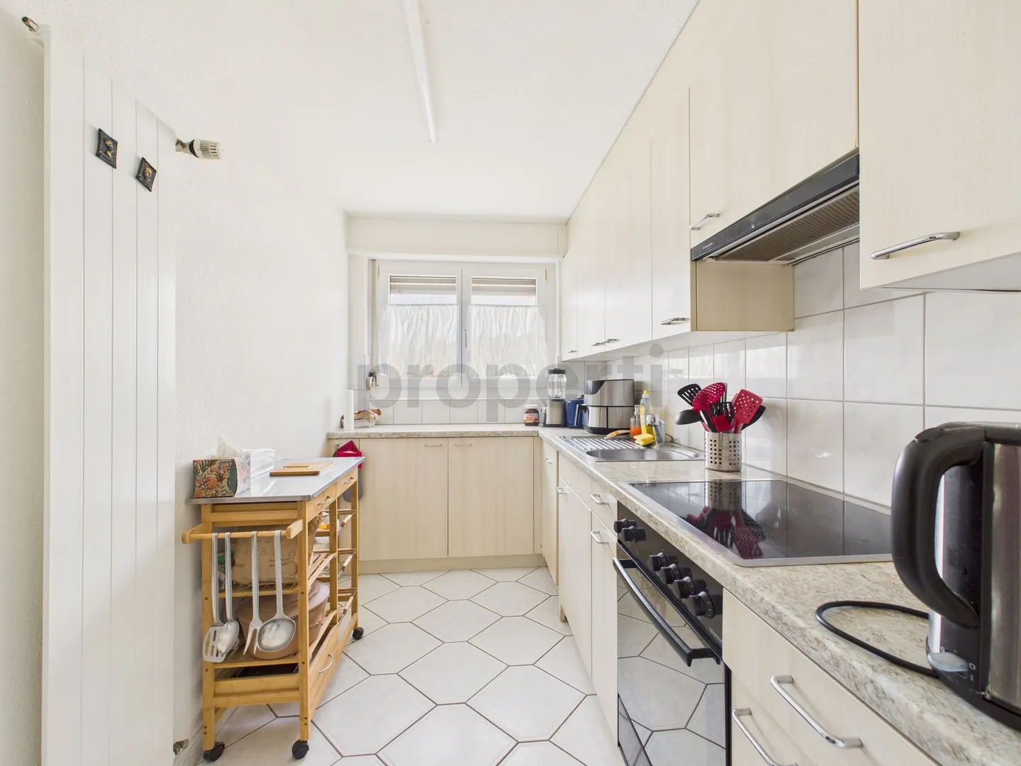 Attractive, light-flooded 3.5-room apartment with parking space in Mägenwil - Photo 6 of 13