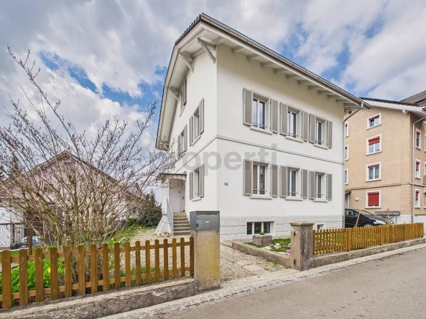 Maison individuelle de 6 pièces récemment rénovée avec sous-sol et station de recharge, Niederuzwil - Photo 1 sur 13