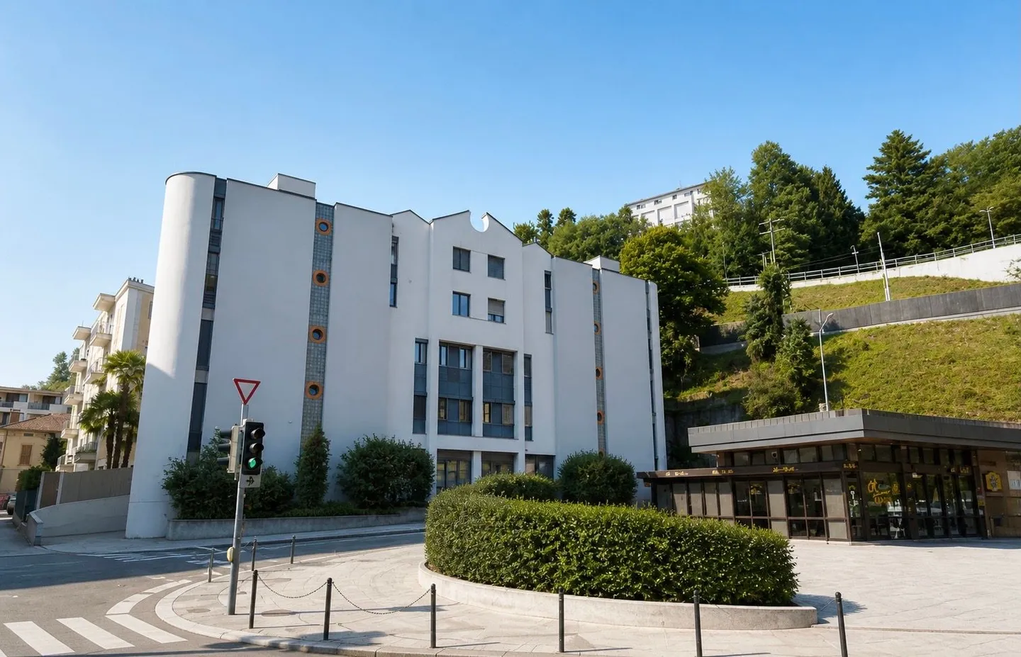 Elegante 3.5 locali stepped-flat con balcone, Lugano - Foto 1 von 4