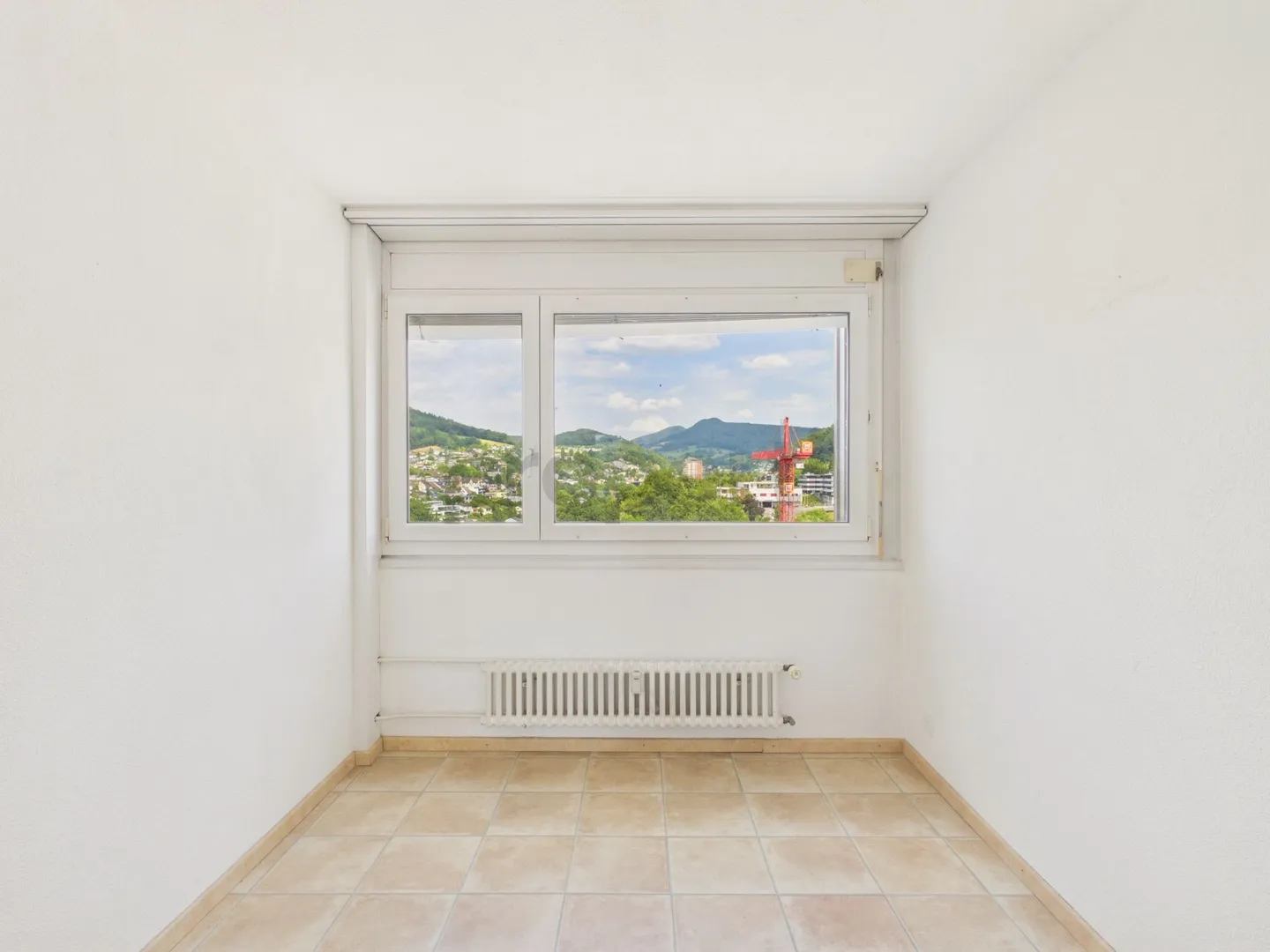Appartamento luminoso di 4,5 stanze con bella vista, diritti di costruzione a prezzi accessibili fino al 2072 - Foto 8 di 13