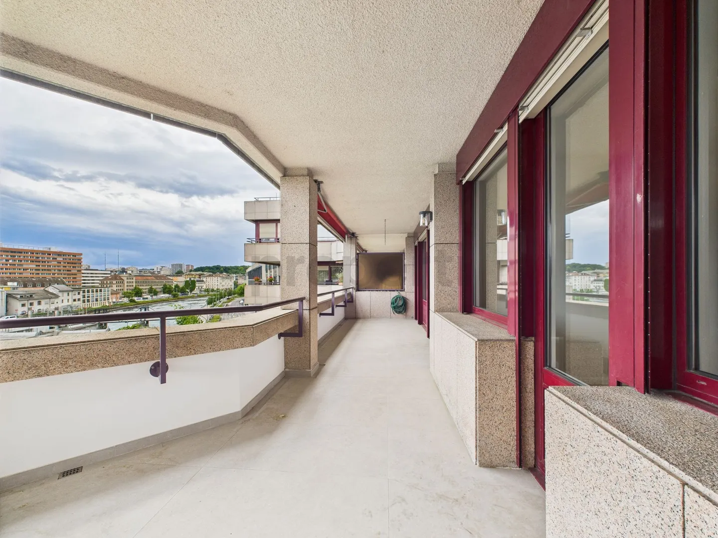 Facing the Rhône: Contemporary Elegance and Light in the Heart of Geneva - Photo 12 of 13