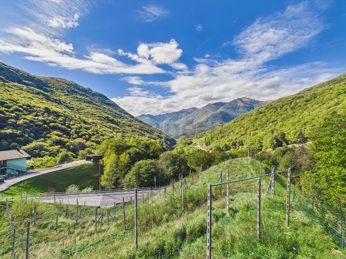 Large Building Plot of 1,389 m², High Potential & Panoramic Location! - Photo 4 of 8