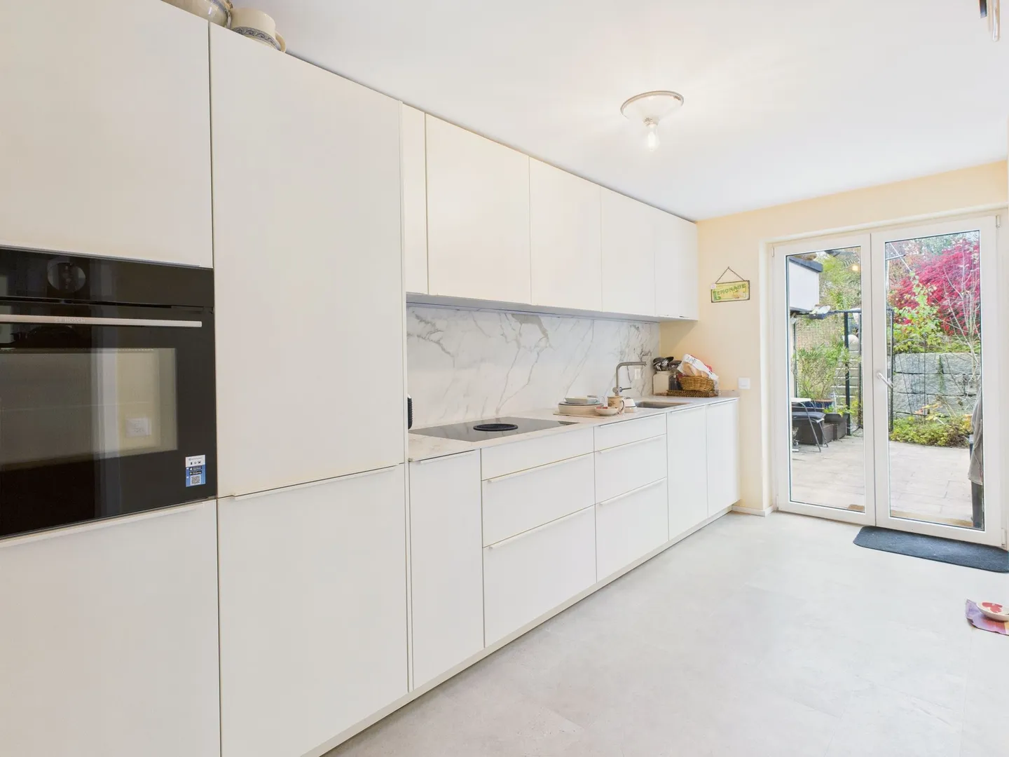 Dreamlike 3.5-room terrace apartment with a view of Lake Zurich in Wädenswil - Photo 2 of 12