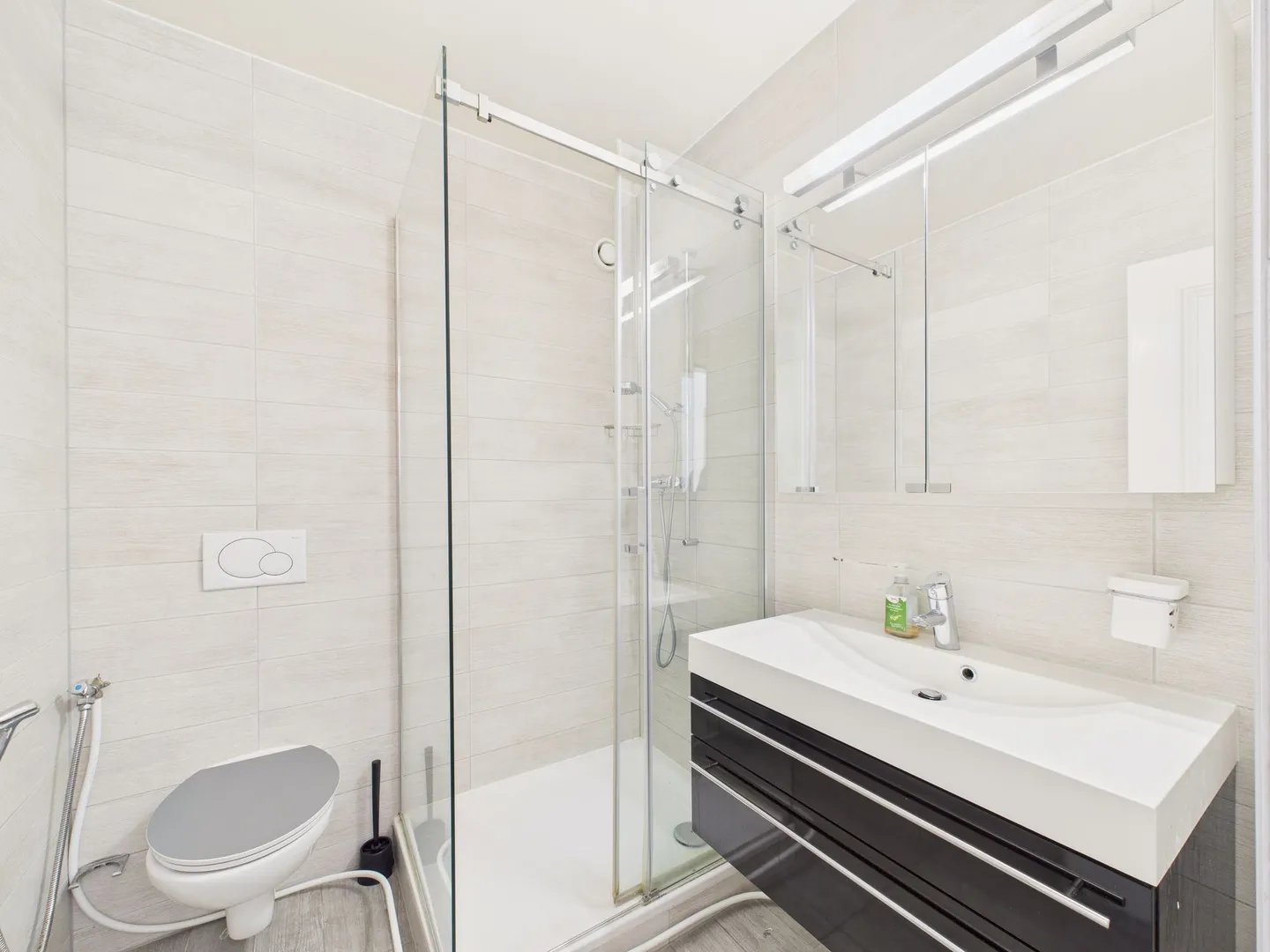 Furnished, modern and bright 5-room apartment with garden in Châtelaine - Photo 11 of 13