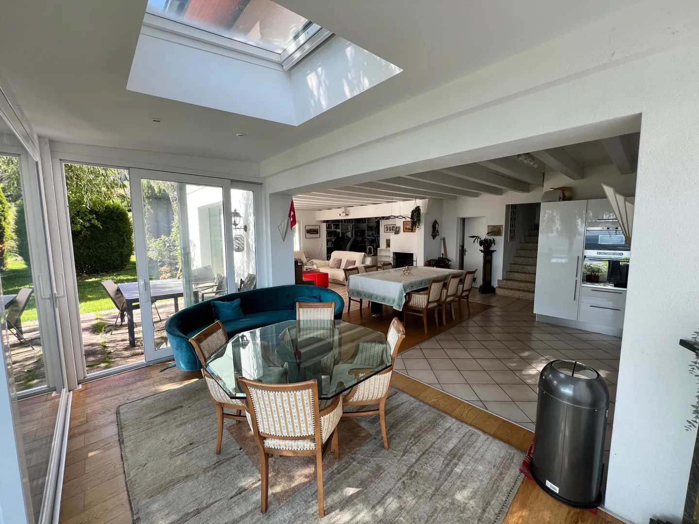 Charmante maison individuelle de 5.5 pièces avec piscine, vue exceptionnelle et grand jardin à Villars-Burquin (Tévenon VD) - Photo 2 sur 12