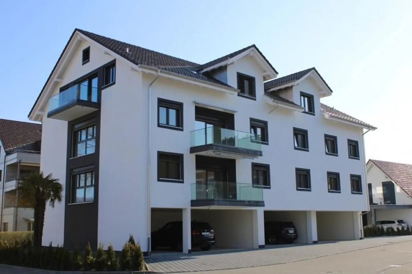 Appartement moderne de 3,5 pièces avec ascenseur et pièces annexes, Hunzenschwil - Photo 1 sur 9