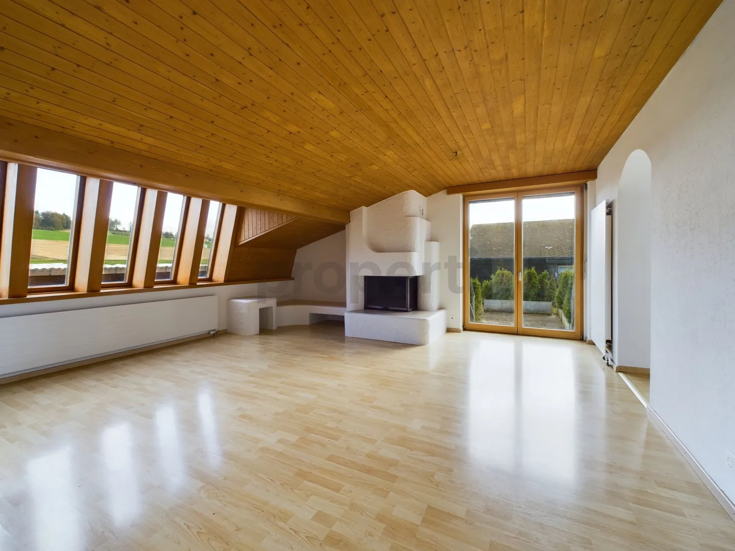 Charmante, rénovée appartement de 4.5 pièces sous les toits à Oberlunkhofen - Photo 1 sur 12