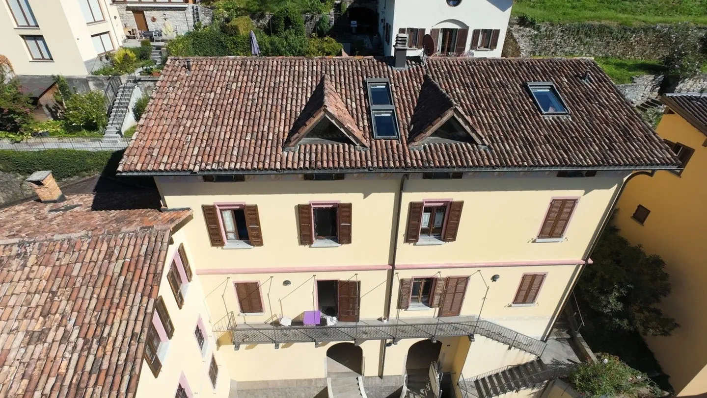 Attico con Vista Lago Spettacolare, Giardino Privato con pergolato, Panorama & Standing Superiore! - Photo 1 of 7