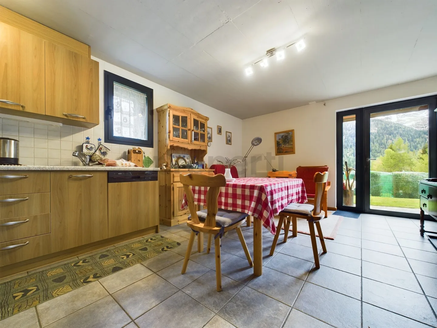 Vendesi affascinante casa unifamiliare con vista mozzafiato con 6 locali a Dalpe - Foto 2 di 13